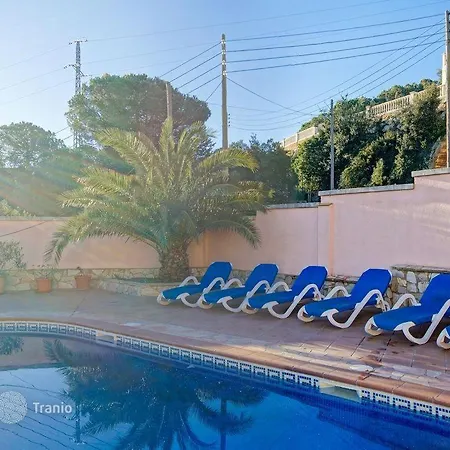 3 Storey Luxury Villa Of 300 Sq *